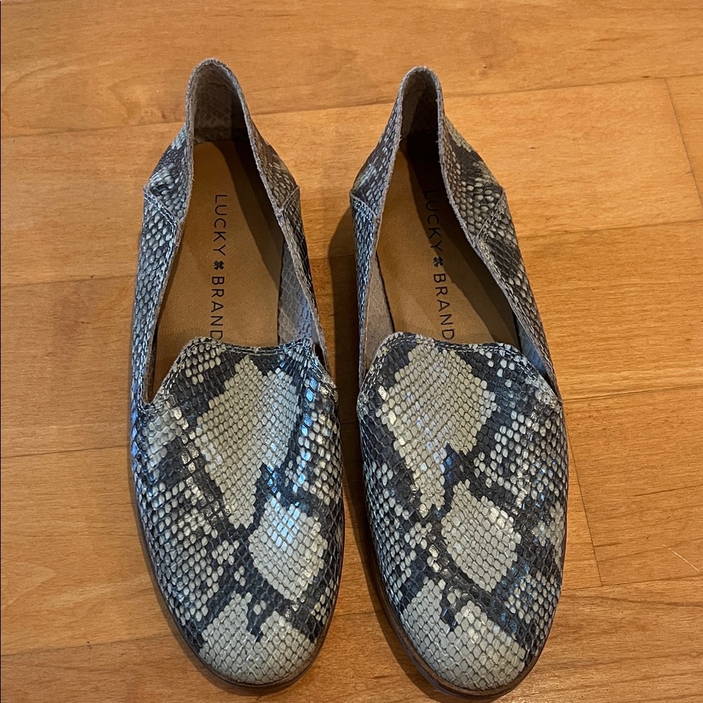 Lucky Brand Women's Snakeskin Loafers - Black and Gray size 5.5 barely worn.